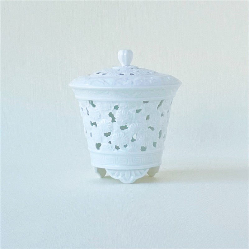 白磁透し彫菊花文 扇型香炉 有田焼