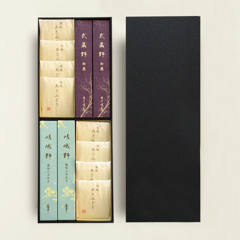 【選べる「嵯峨野」】&武蔵野 伽羅 黒箱進物 二種揃え(お線香&蜜蝋入ろうそく)