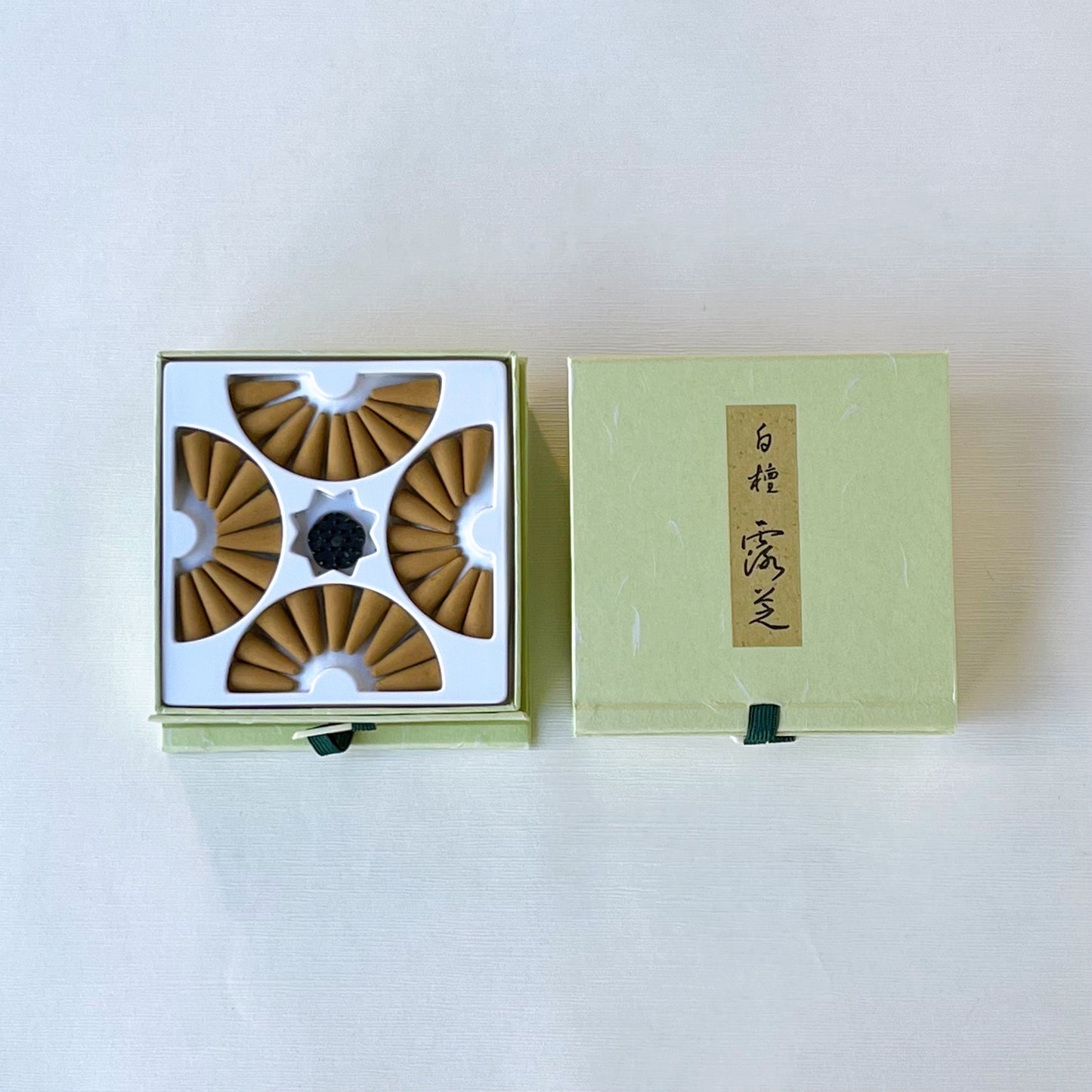 白檀 露芝 円錐型 香台付