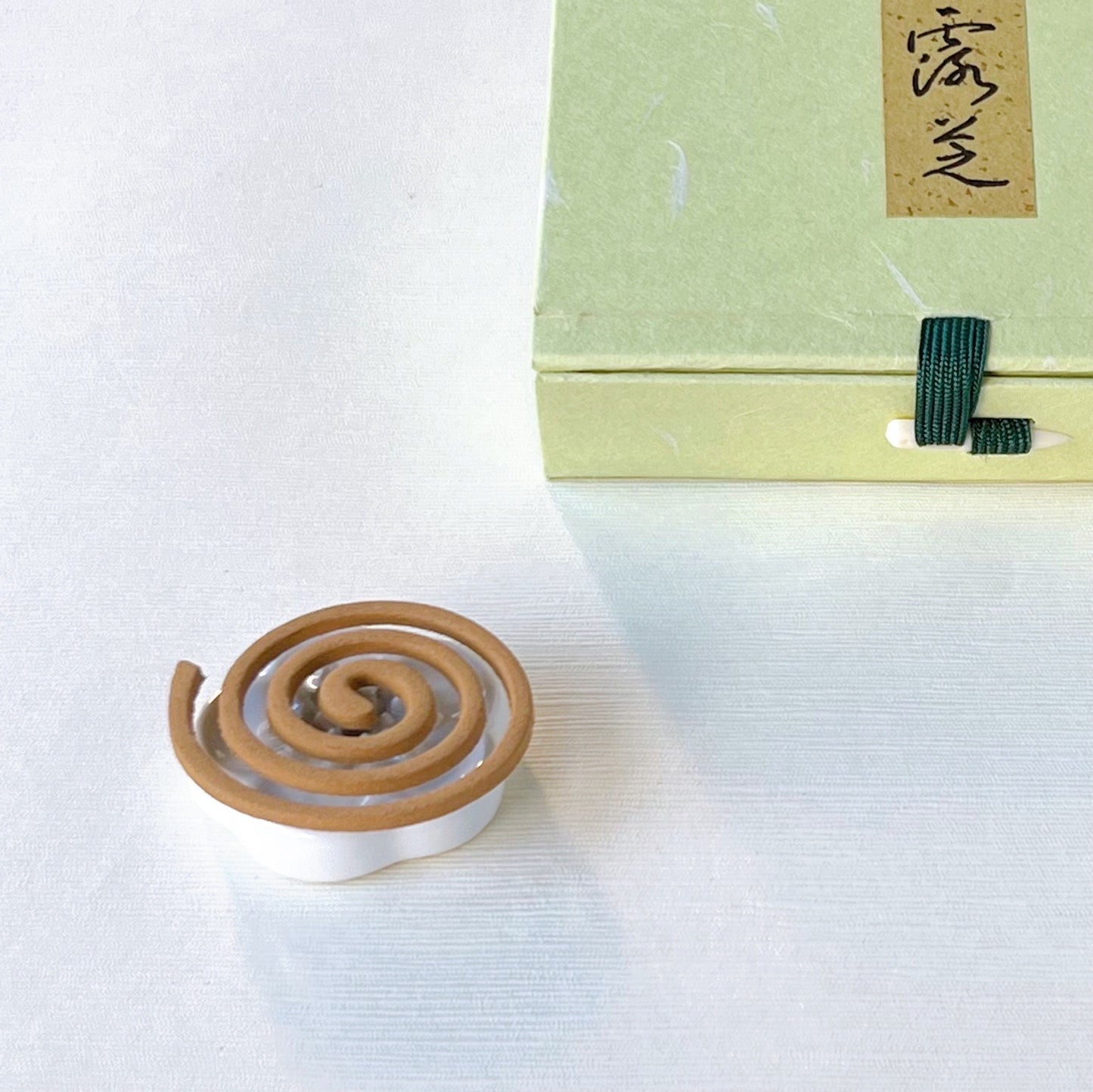 白檀 露芝 渦巻型 香台付