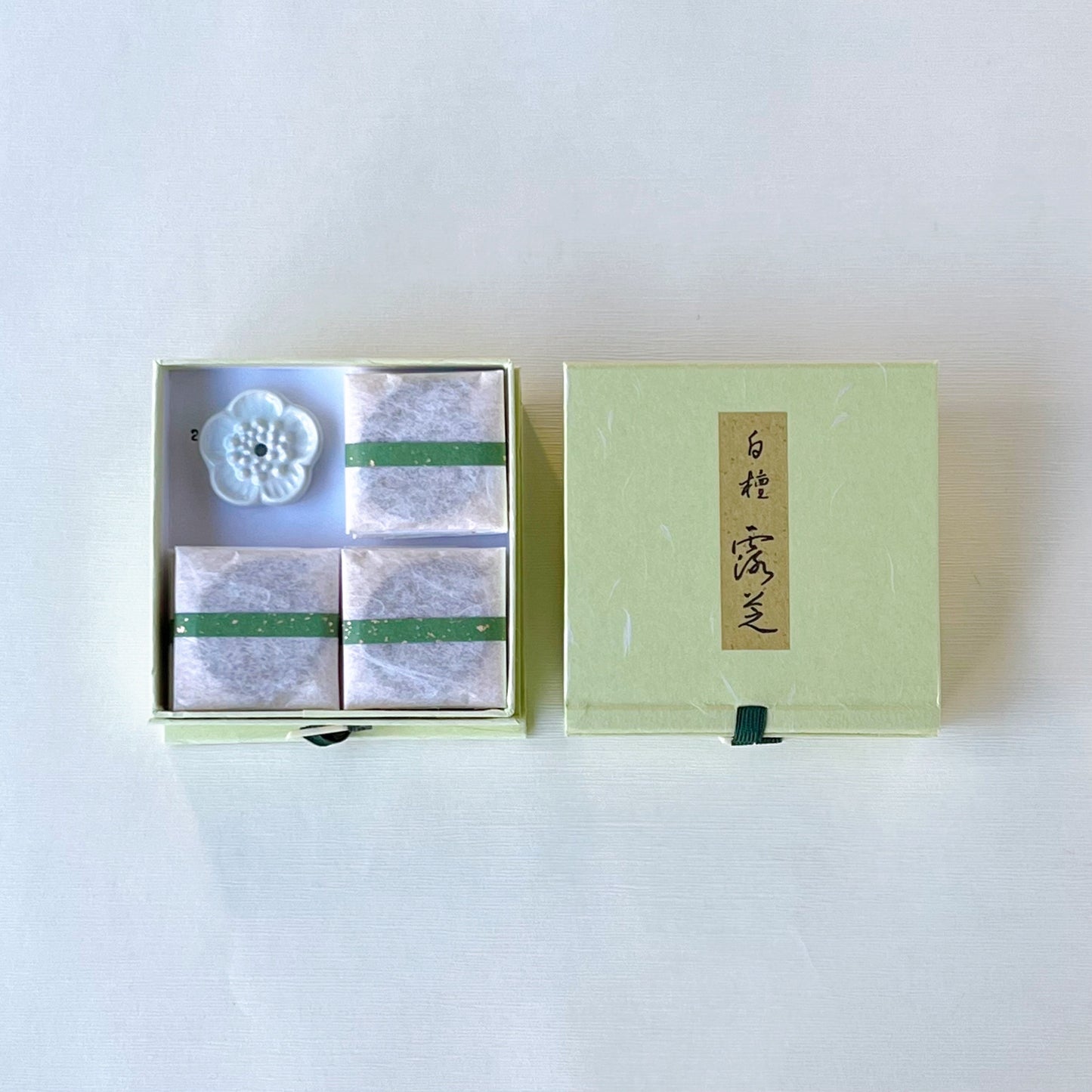白檀 露芝 渦巻型 香台付