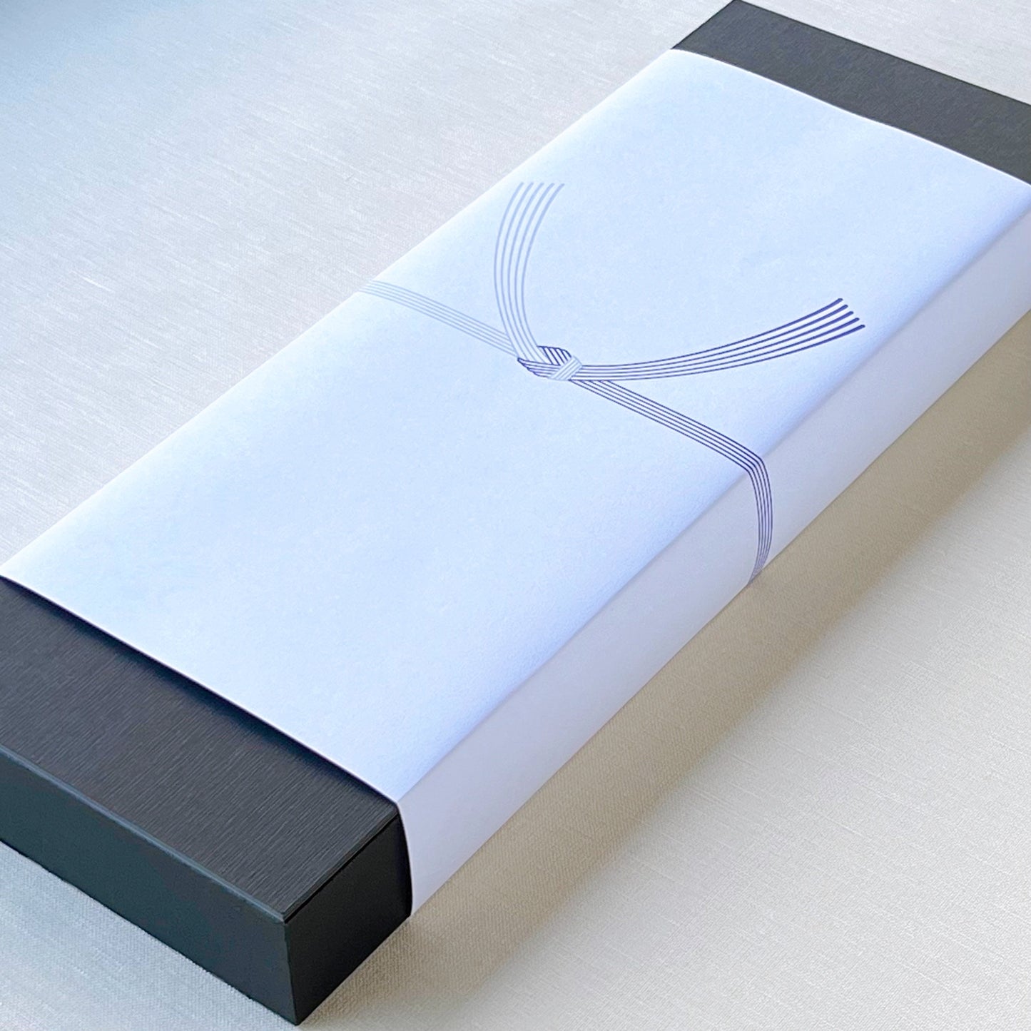 【選べる「嵯峨野」】&武蔵野 伽羅 黒箱進物 二種揃え(お線香&蜜蝋入ろうそく)