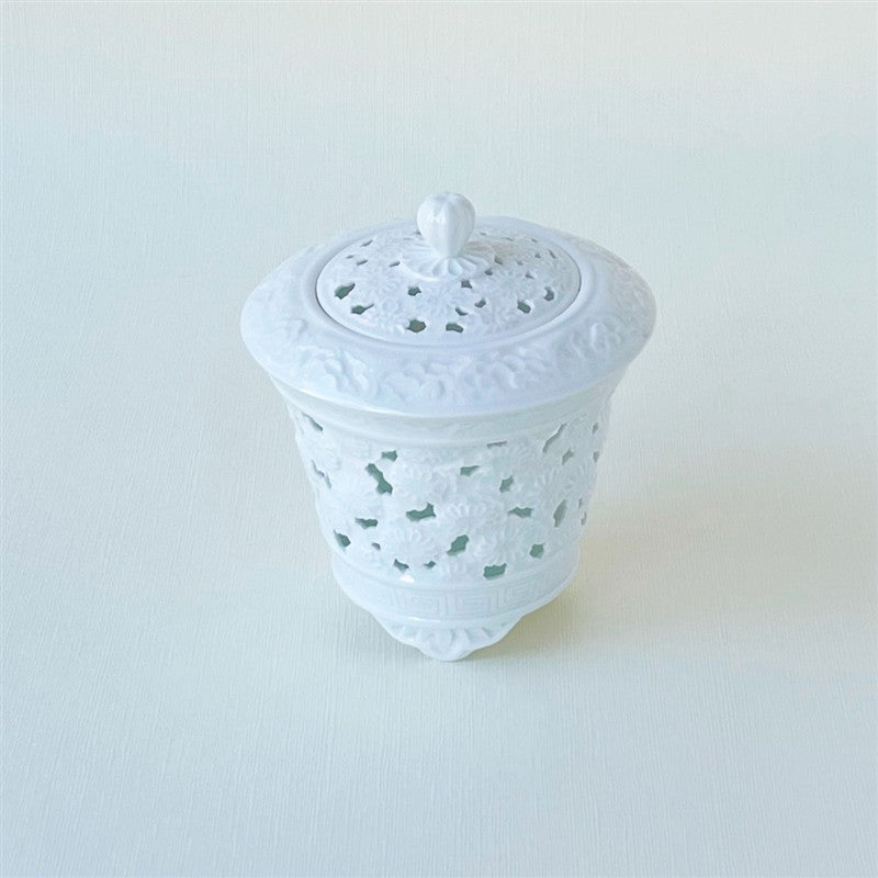白磁透し彫菊花文　扇型香炉　有田焼