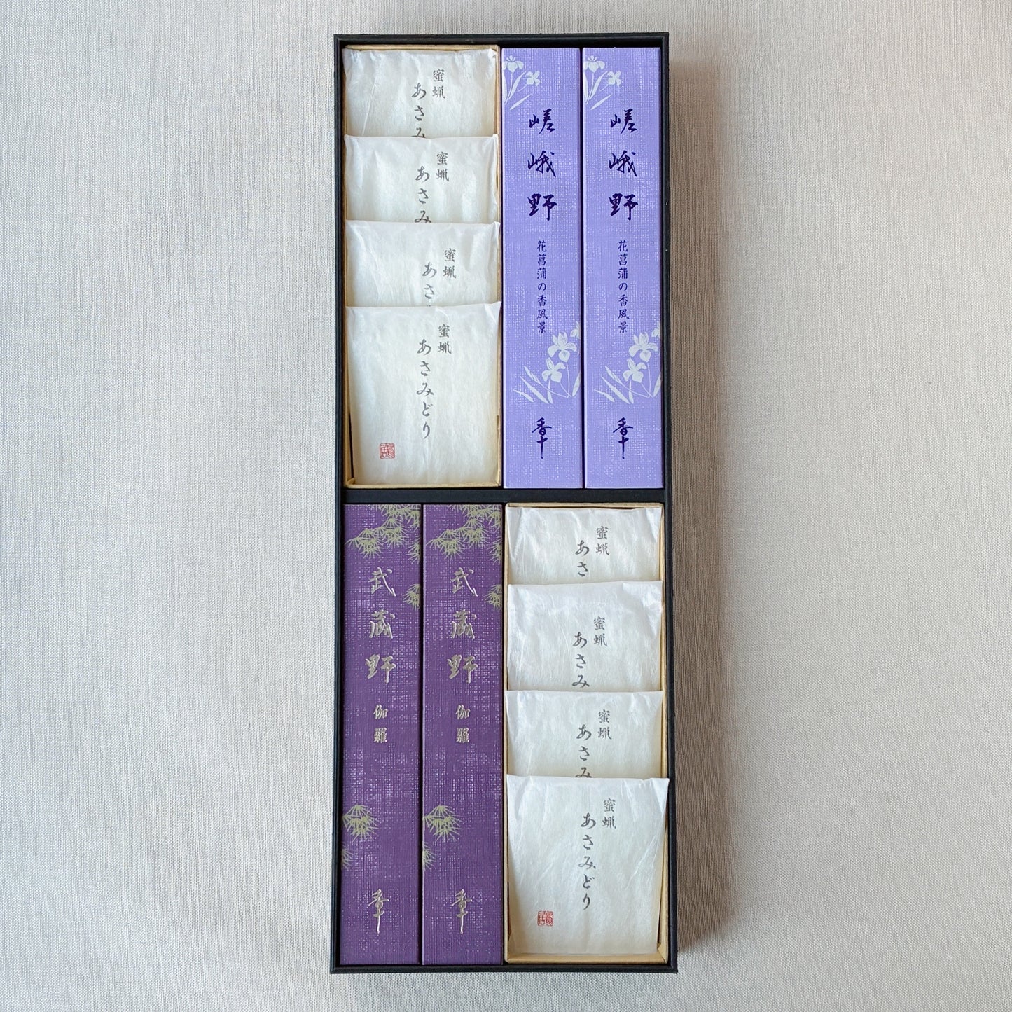【選べる「嵯峨野」】＆武蔵野 伽羅 黒箱進物 二種揃え(お線香&蜜蝋入ろうそく)