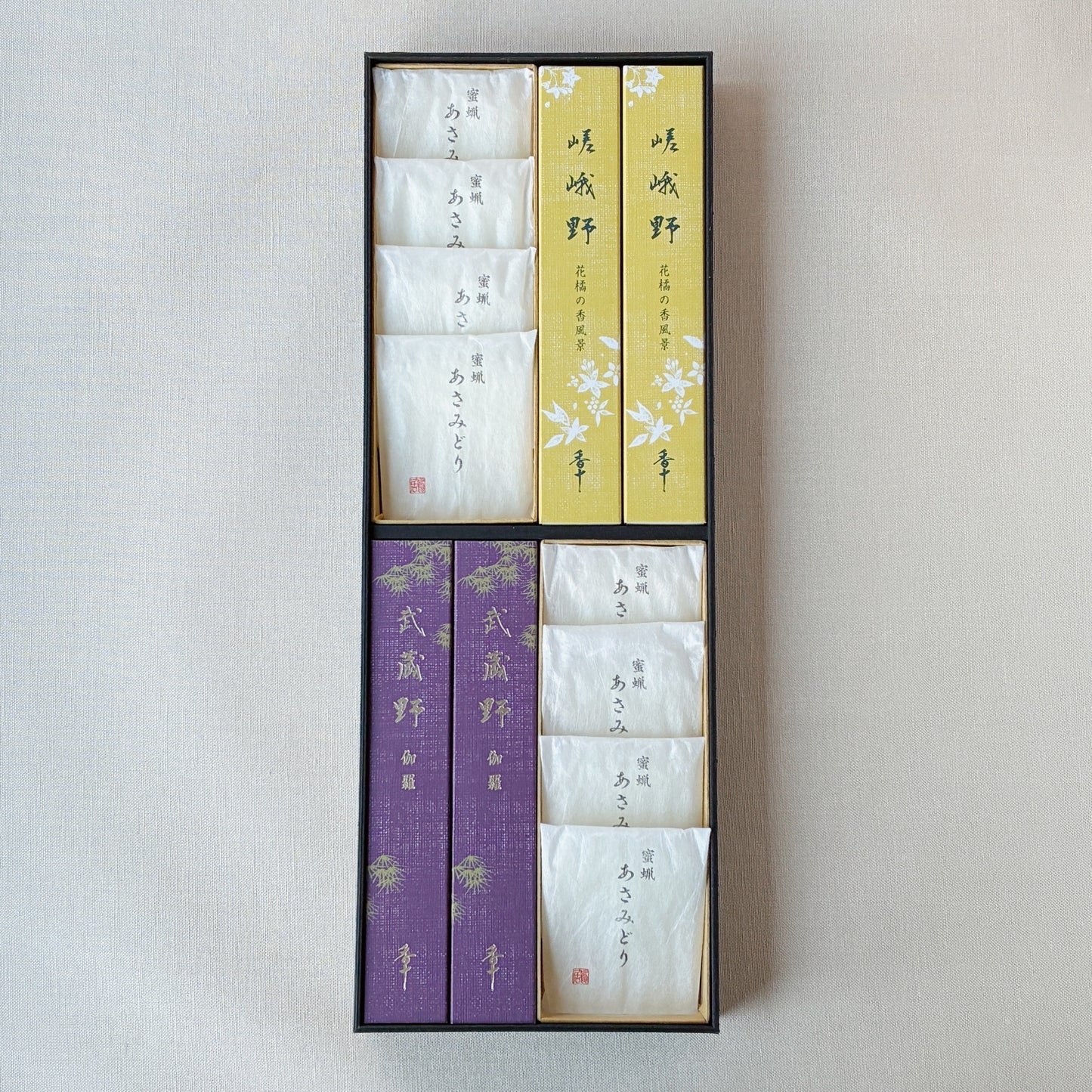 【選べる「嵯峨野」】＆武蔵野 伽羅 黒箱進物 二種揃え(お線香&蜜蝋入ろうそく)