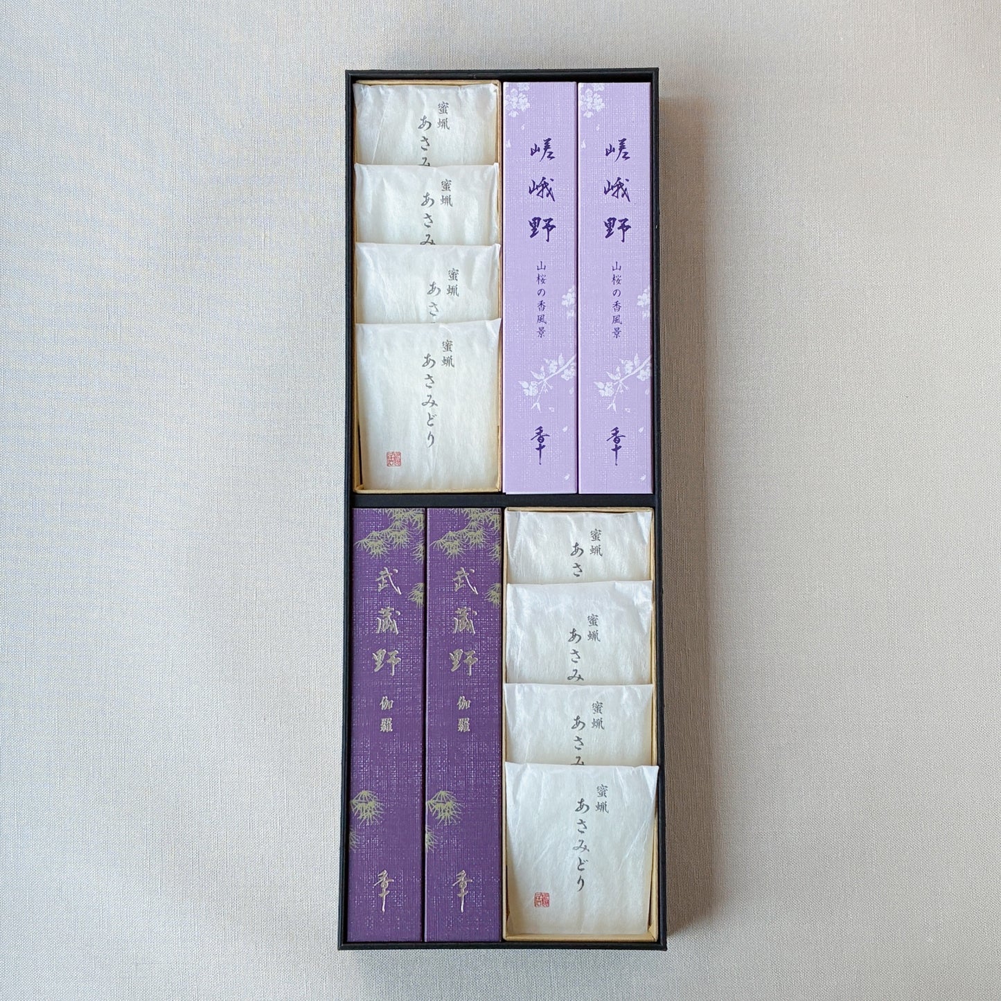 【選べる「嵯峨野」】＆武蔵野 伽羅 黒箱進物 二種揃え(お線香&蜜蝋入ろうそく)