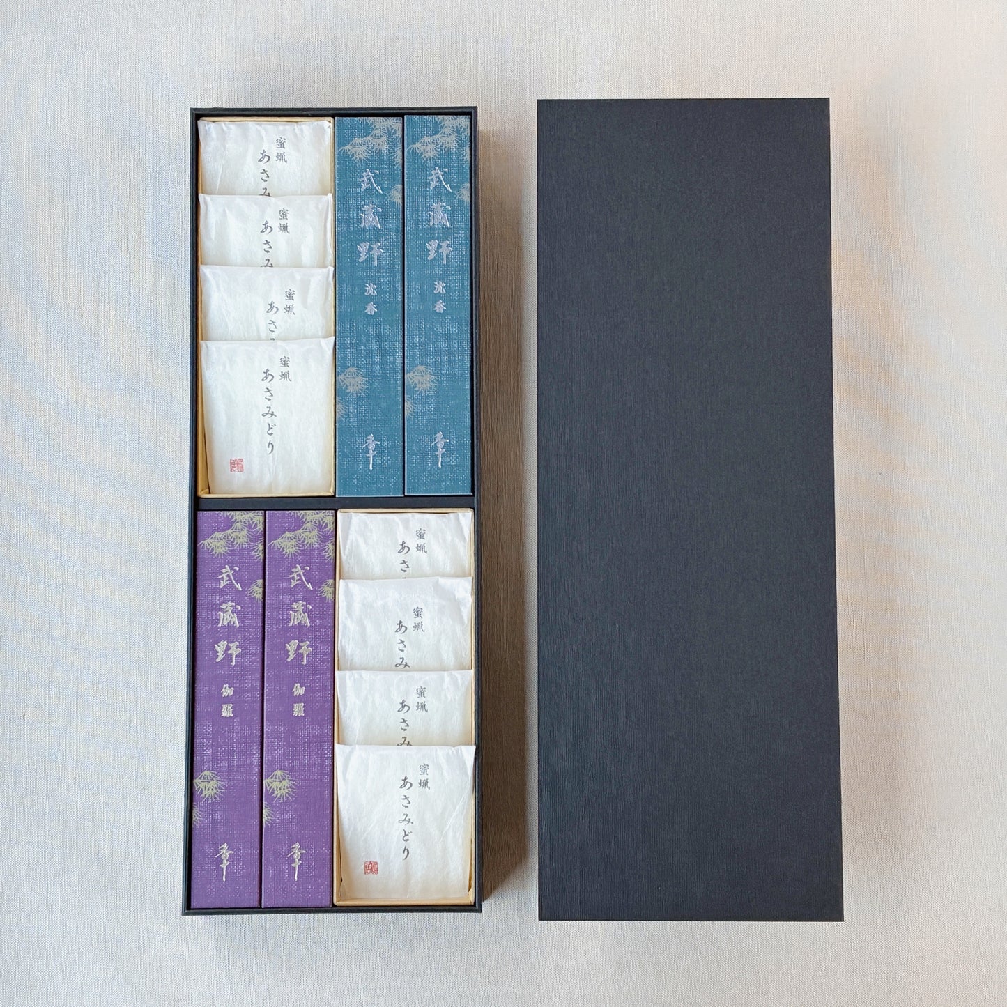 武蔵野　黒箱進物　二種（沈香・伽羅）揃え(お線香&蜜蝋入ろうそく)